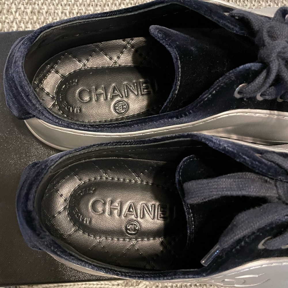Chanel sneakers navy velvet & silver - Picture 8 of 11